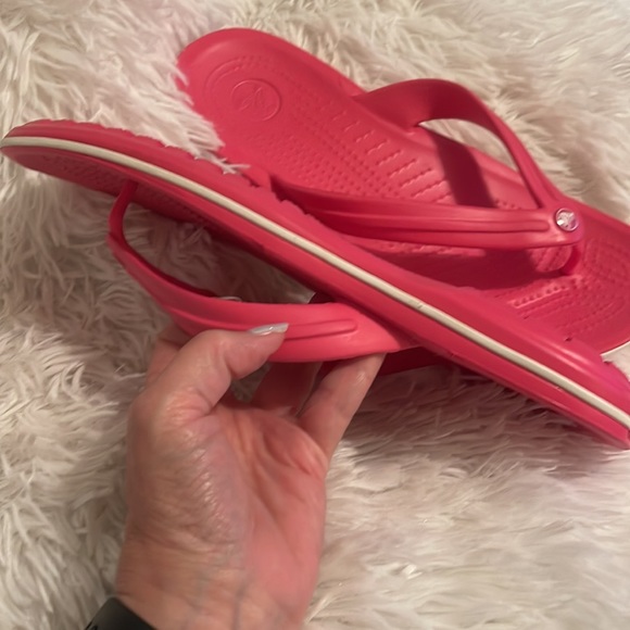 Women’s crocs hot pink men’s size 7 - Picture 8 of 12
